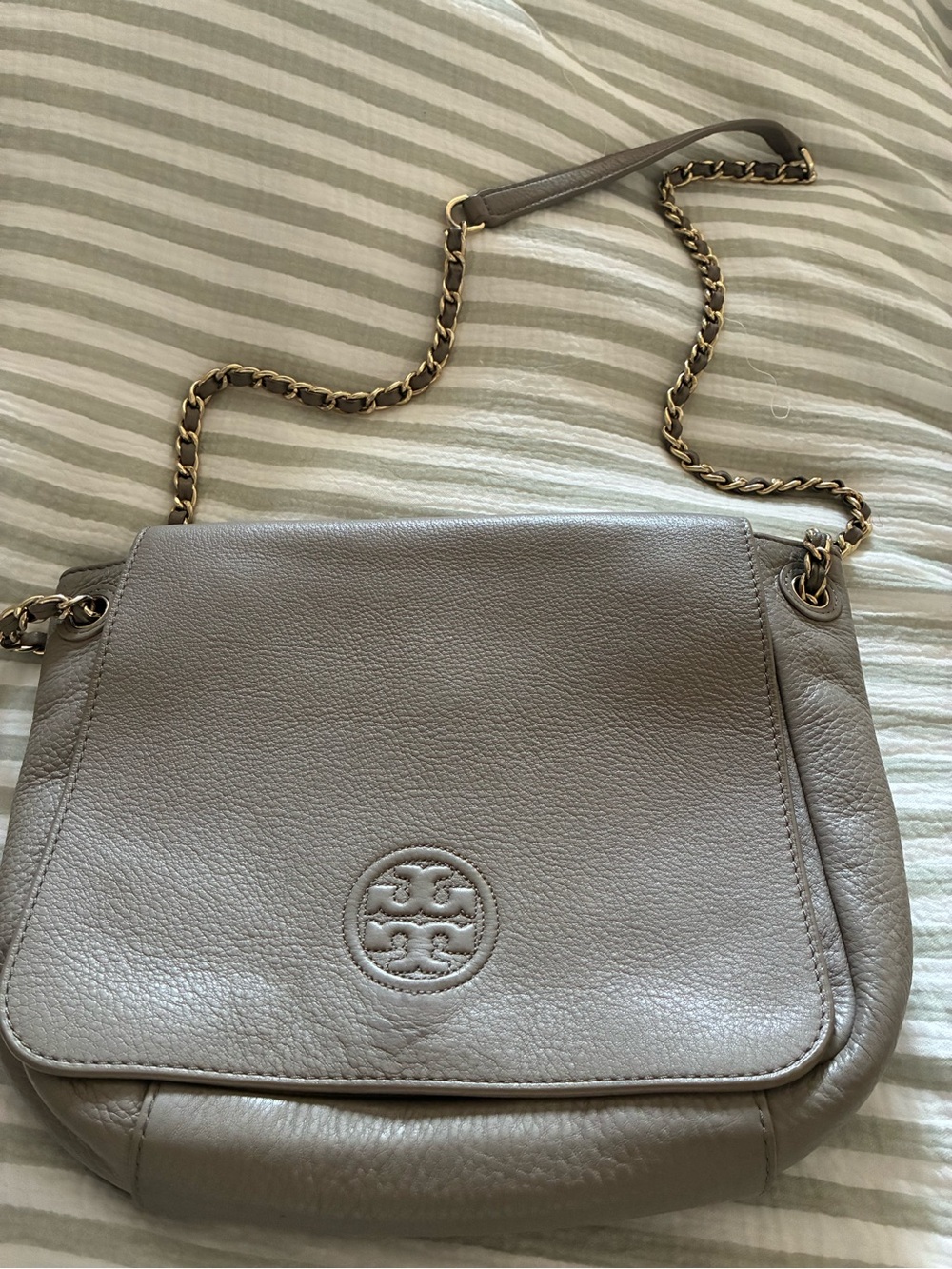 Tory Burch Pebbled Leather Crossbody in Taupe with Gold Chain